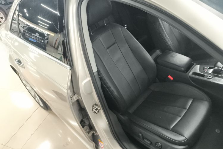 奥迪A4L 2018款 30周年年型 45 TFSI quattro 个性运动版中控内饰41