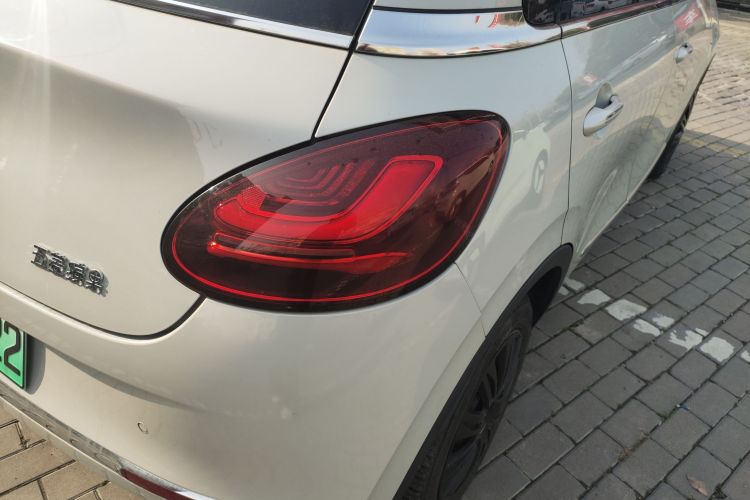 五菱汽车 五菱缤果 2023款 333km 灵犀互联+款车身外观9