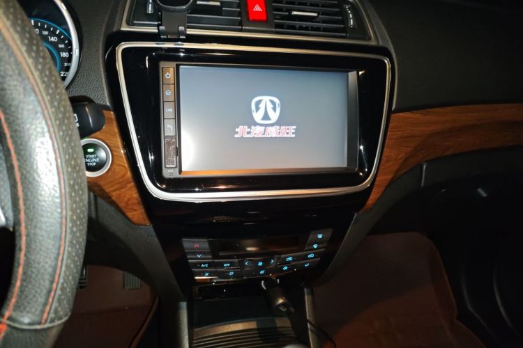 北汽威旺S50 2016款 1.5T CVT乐动尊享型中控内饰16