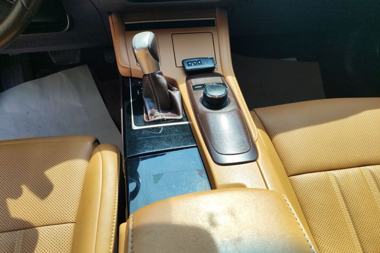 雷克萨斯ES 2016款 200 Midnight特别限量版中控内饰18