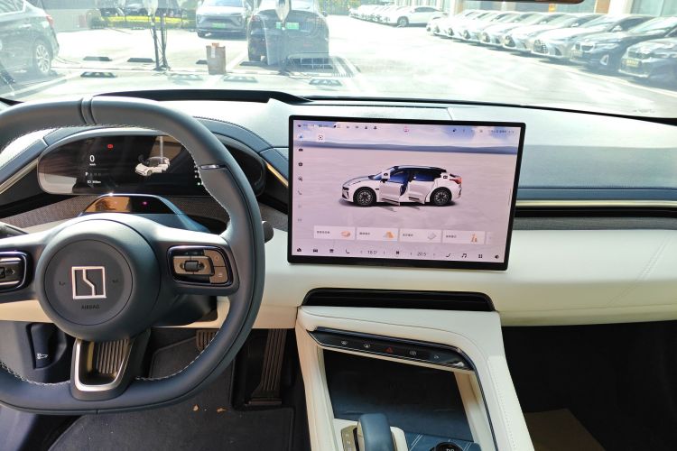 极氪001 2025款 WE版 95kWh 四驱中控内饰16