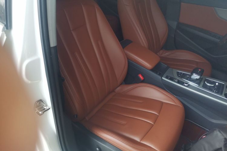 奥迪A4L 2017款 40 TFSI 进取型中控内饰41