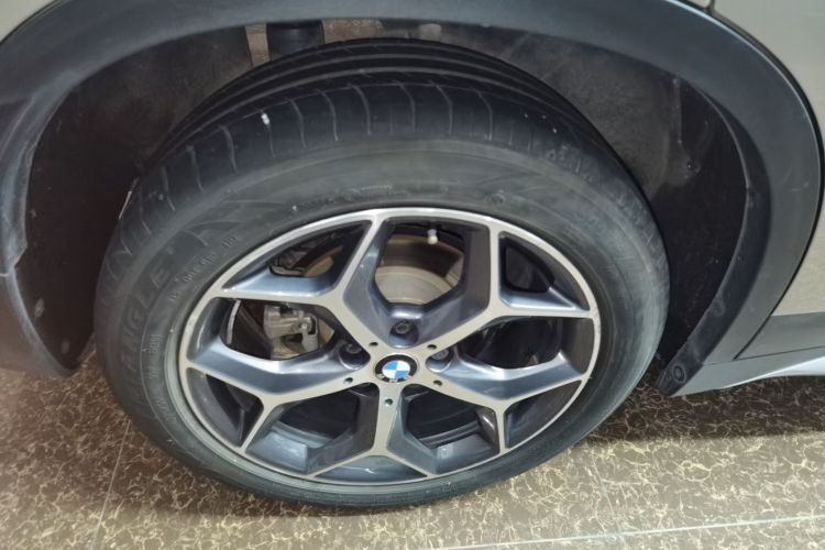 宝马X1 2018款 xDrive20Li 尊享型车身外观56