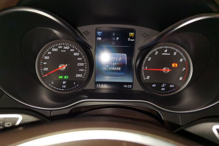 奔驰GLC 2016款 GLC 300 4MATIC 动感型中控内饰14