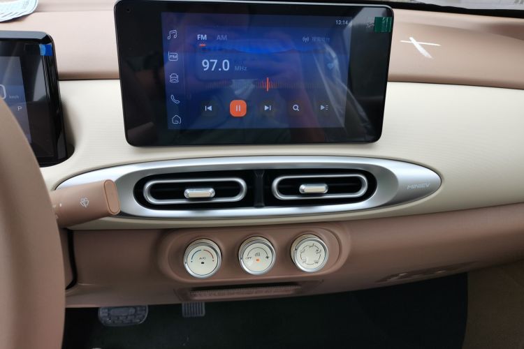 五菱汽车 宏光MINIEV 2025款 四门版 臻享+款中控内饰16