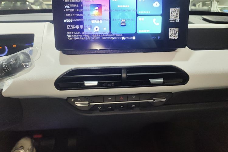 吉利银河 2024款 熊猫mini 200km 耐力熊中控内饰16