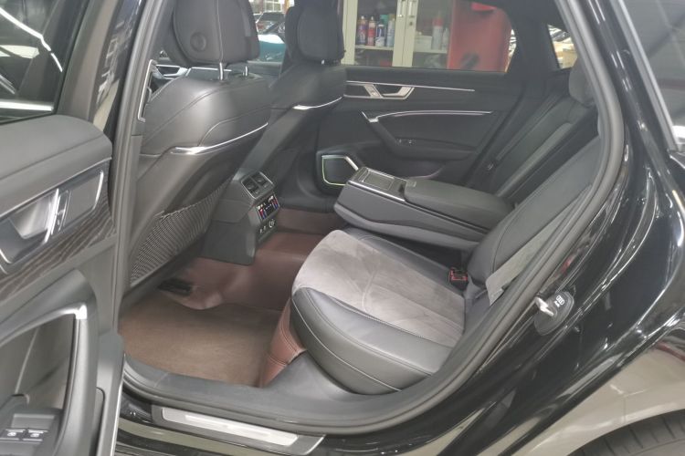 奥迪A6L 2023款 改款 45 TFSI quattro 臻选动感型中控内饰7004