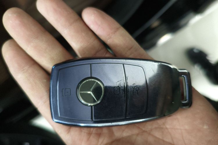 奔驰E级 2019款 改款 E 300 L 运动时尚型中控内饰11