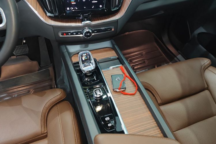 沃尔沃XC60新能源 2025款 插电式混动 长续航四驱智雅豪华版局部细节18