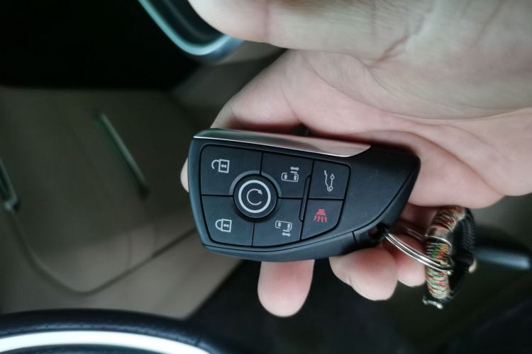 别克 世纪 2023款 2.0T 七座臻享款中控内饰11