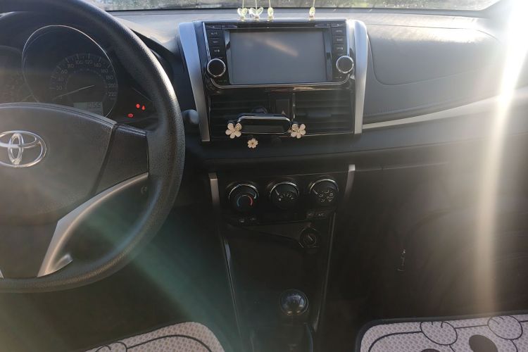 丰田 威驰 2014款 1.5L 手动智尚版中控内饰16