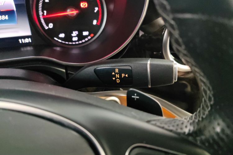 奔驰V级 2018款 V 260 L 尊贵加长版 国V中控内饰18