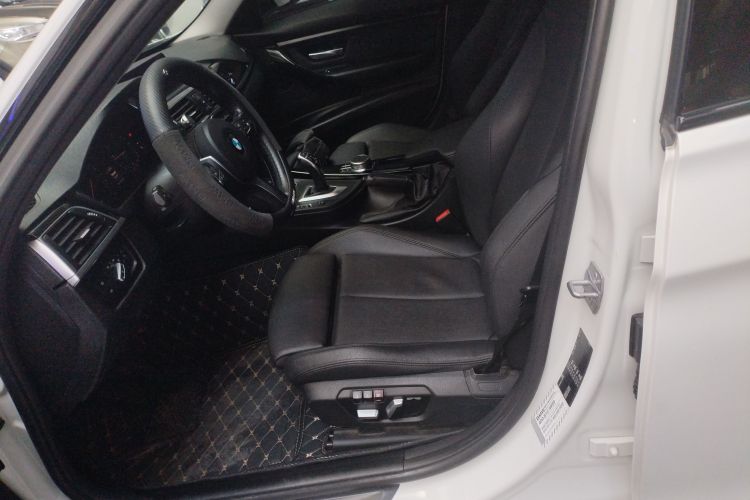 宝马3系 2018款 320Li 领先型M运动套装中控内饰19