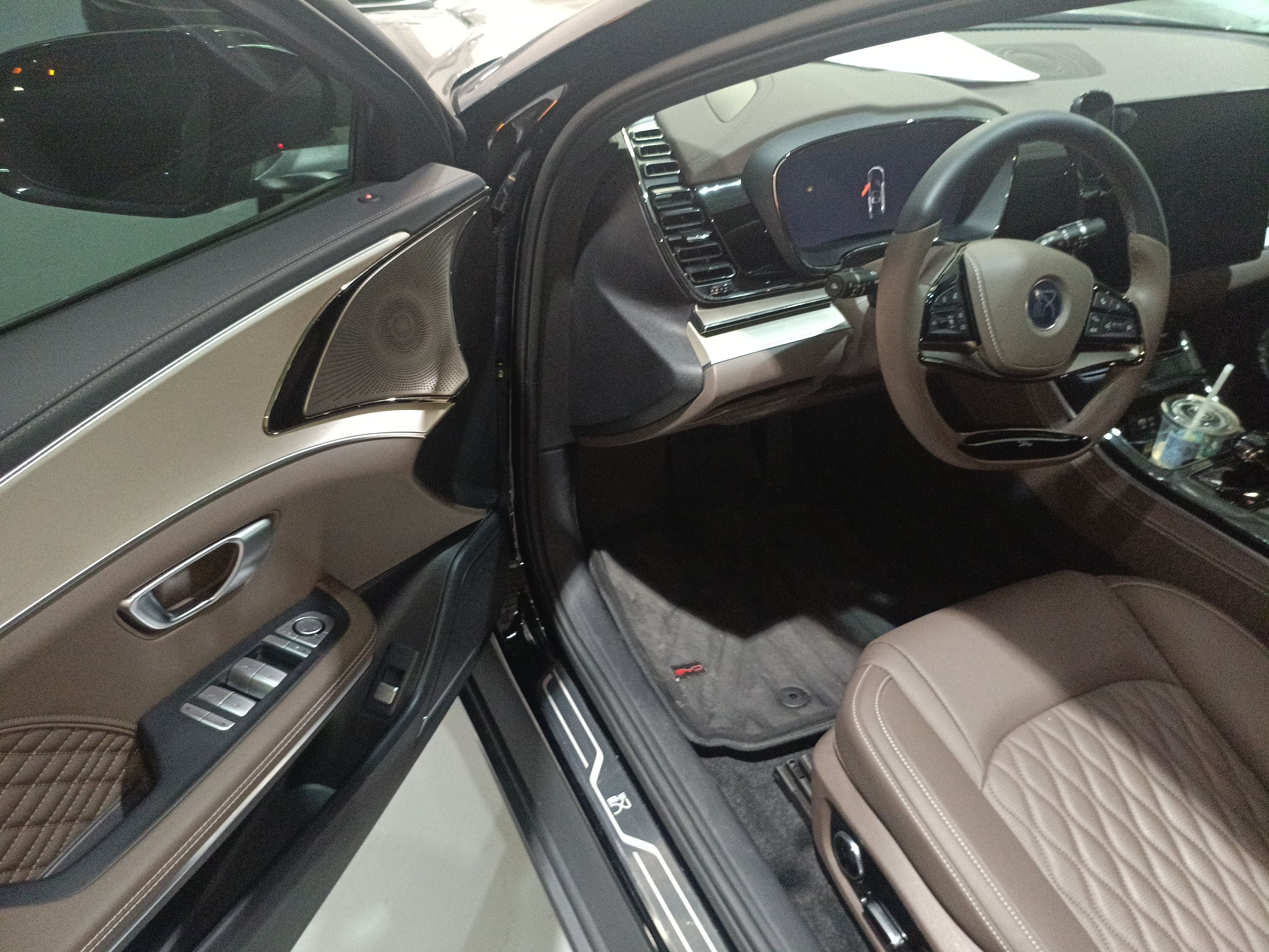 比亚迪 汉 2024款 DM-i 荣耀版 121KM 精英型