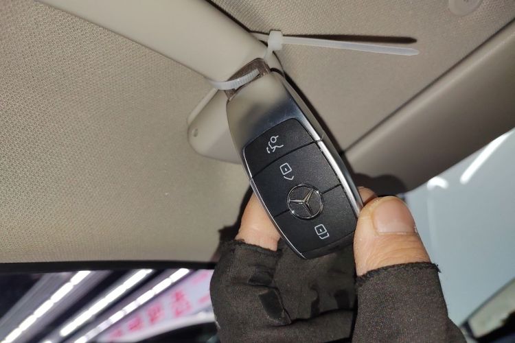 奔驰C级 2020款 改款 C 200 L 时尚型运动版中控内饰11