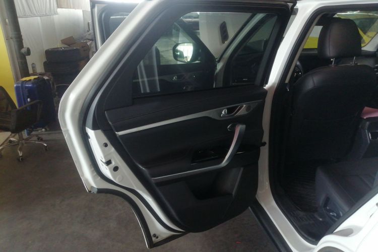 长安CS95 2019款 2.0T 两驱豪华型中控内饰7008