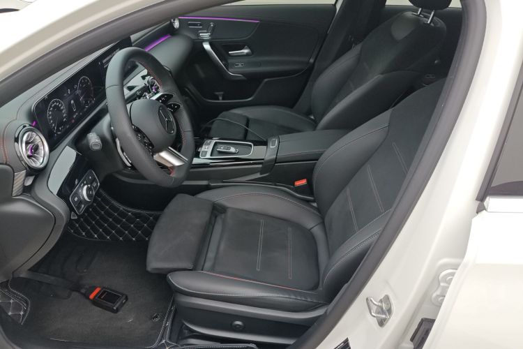 奔驰A级 2024款 改款 A 200 L 时尚型中控内饰19