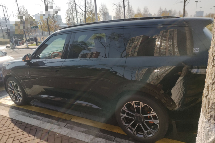 领克900 2025款 1.5T Ultra车身外观4