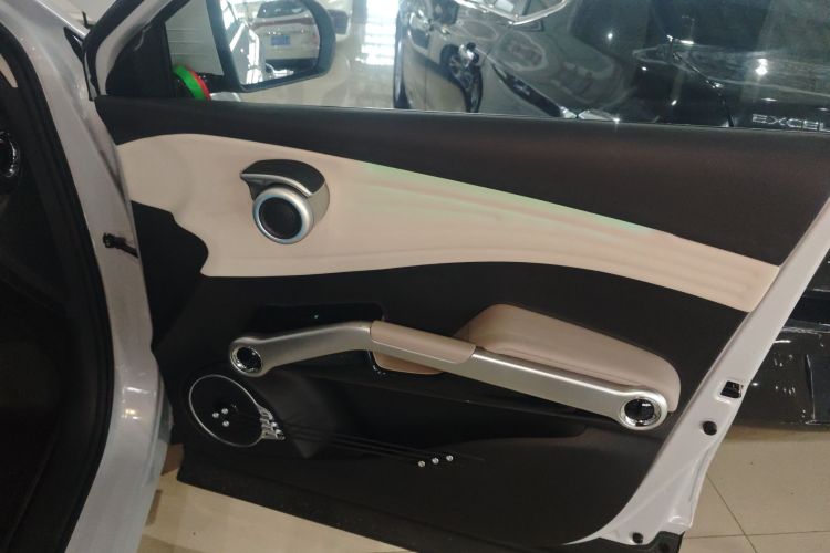 比亚迪 元PLUS 2024款 荣耀版 430KM 领先型中控内饰7005