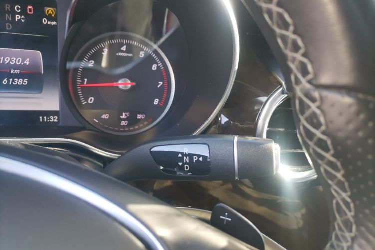 奔驰V级 2017款 V 260 L 尊贵加长版局部细节18