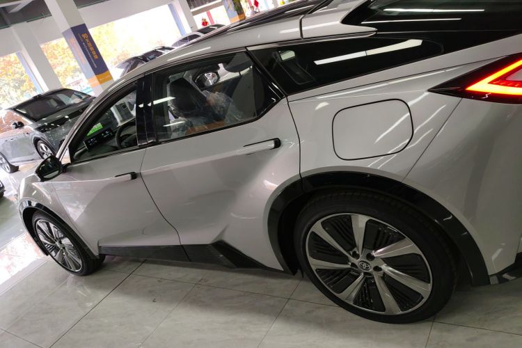 丰田bZ5 2025款 550 PRO车身外观4