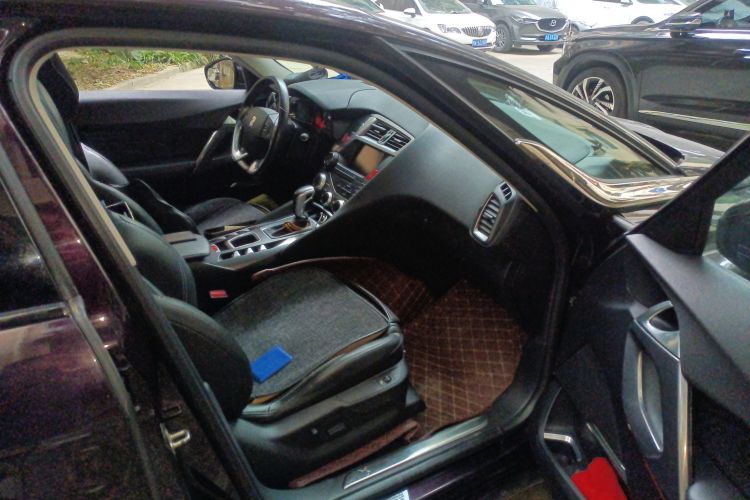 DS 5 2013款 1.6T 豪华版THP200局部细节9005