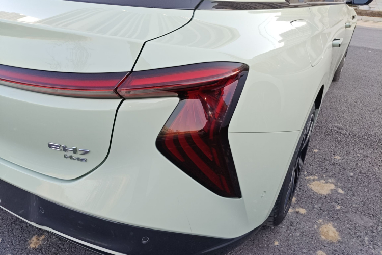 红旗EH7 2024款 760 Pro+ 四驱版车身外观9