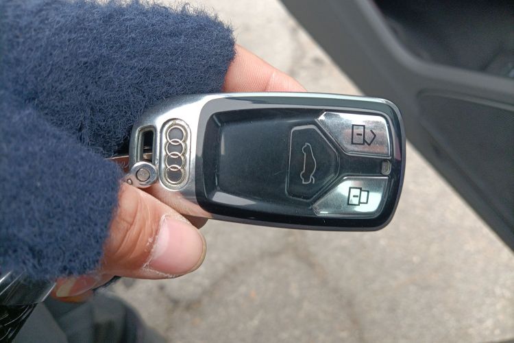 奥迪A4L 2020款 40 TFSI 时尚动感型中控内饰11