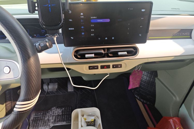 吉利银河 2025款 210km 熊猫骑士中控内饰16