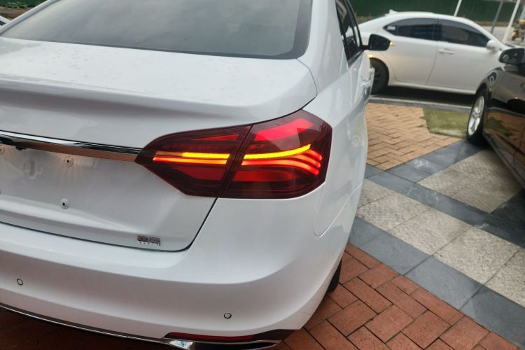 吉利汽车 帝豪 2019款 领军版 1.5L CVT豪华型 国VI车身外观9