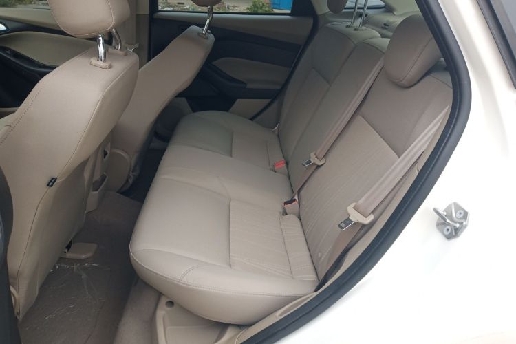 福特 福克斯 2015款 三厢 1.6L 自动舒适型中控内饰21