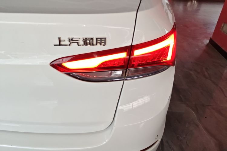 别克 英朗 2018款 18T 自动精英型车身外观9