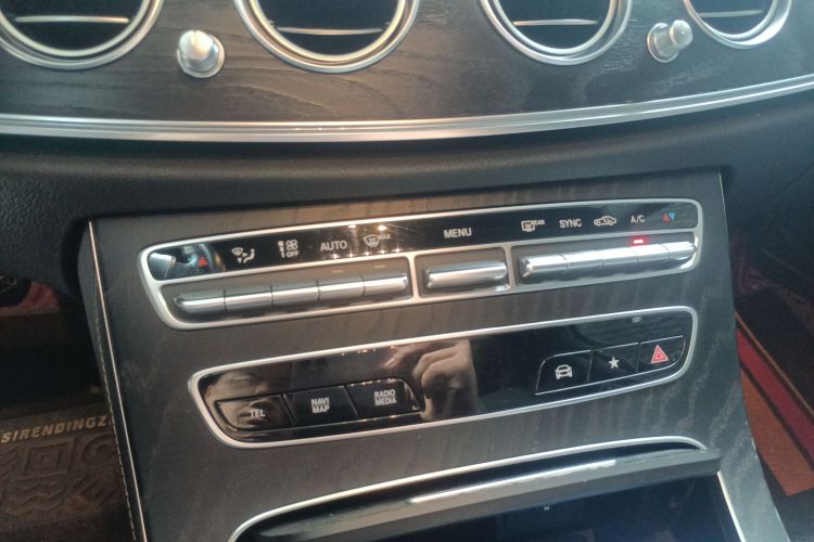 奔驰E级(进口) 2021款 E 260 时尚型运动版局部细节16