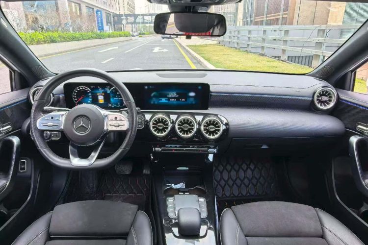 奔驰A级 2022款 改款三 A 200 L 运动轿车时尚型中控内饰7002