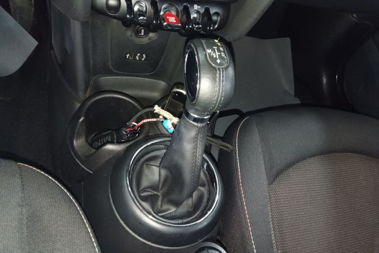 MINI 2016款 1.2T ONE 先锋派局部细节18