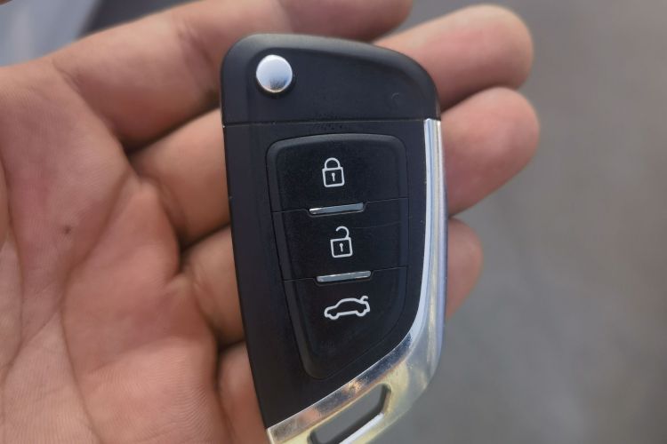 雪佛兰 爱唯欧 2014款 两厢 1.6SX AT 风尚版中控内饰11