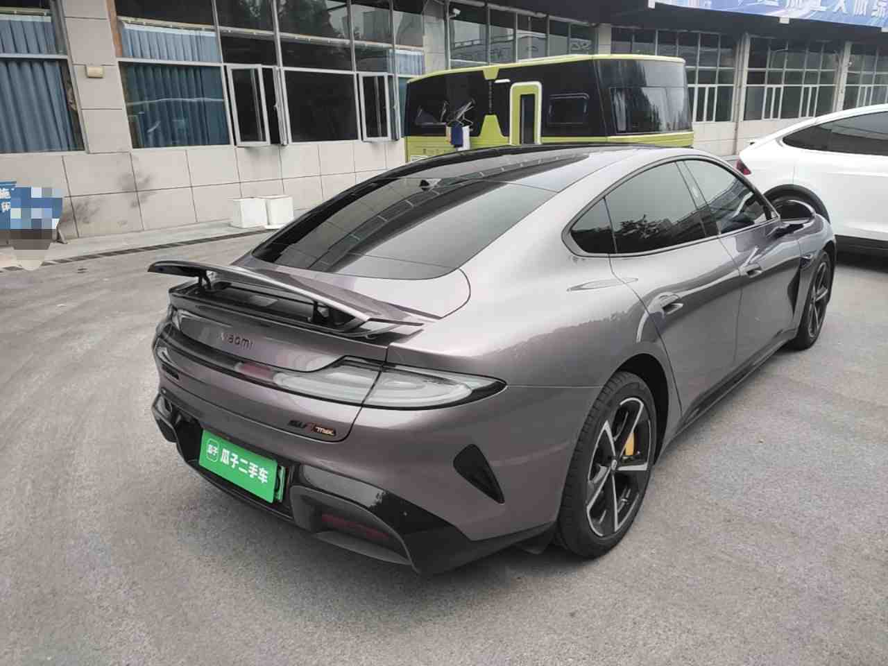 车辆右后45度外观展示