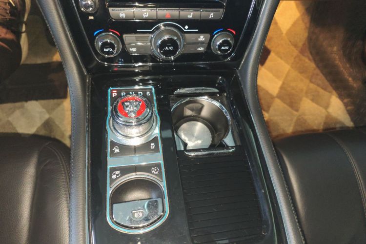 捷豹XJ 2016款 XJL 3.0 SC 两驱典雅商务版局部细节18