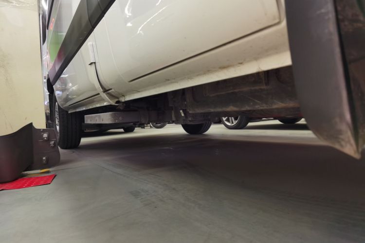 江汽集团 星锐 2022款 2.0T节油王PLUS快运版中轴5-6座HFC4DB3-2E4局部细节9001