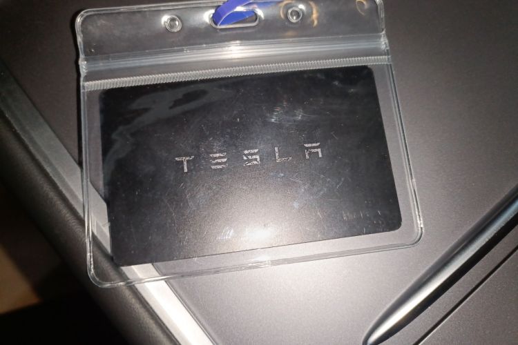 特斯拉 Model Y 2024款 长续航全轮驱动版中控内饰7001