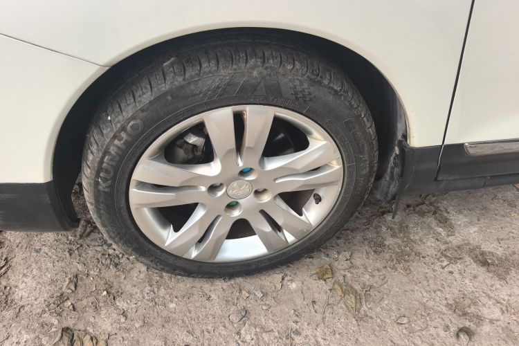 标致3008 2013款 1.6THP 自动至尚版车身外观6005