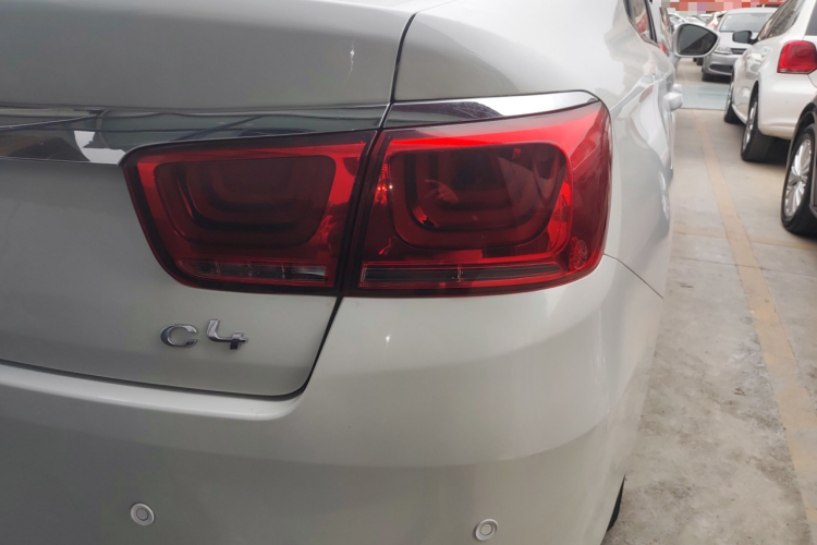 雪铁龙 C4世嘉 2016款 1.6L 自动舒适型车身外观9