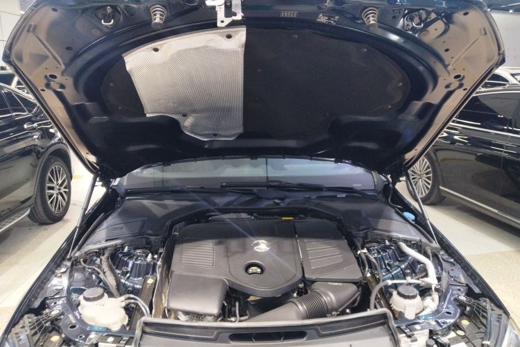 奔驰C级 2022款 改款 C 200 L 运动版机舱底盘24