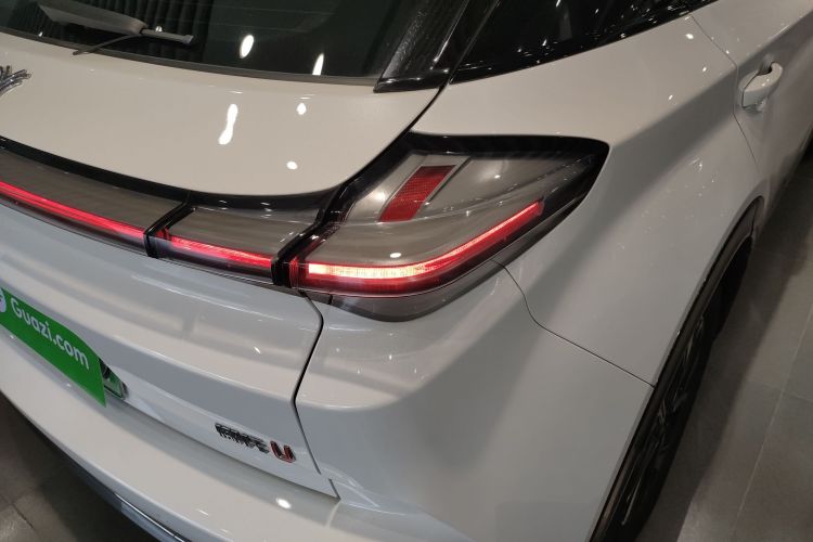 哪吒汽车 2022款 哪吒U-Ⅱ 610 三元锂车身外观9