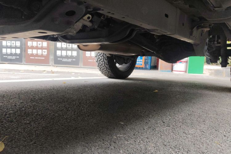 北京BJ40 2018款 PLUS 2.0T 自动四驱城市猎人版局部细节9004