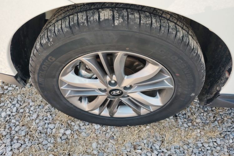 北京现代ix35 2015款 2.0L 自动两驱智能型 国IV车身外观35