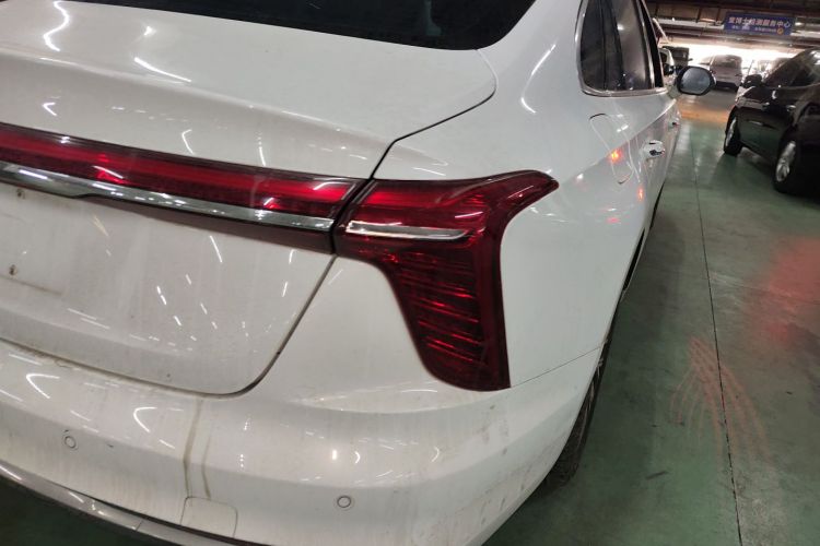 红旗H5 2023款 2.0T 自动智联旗畅版车身外观9