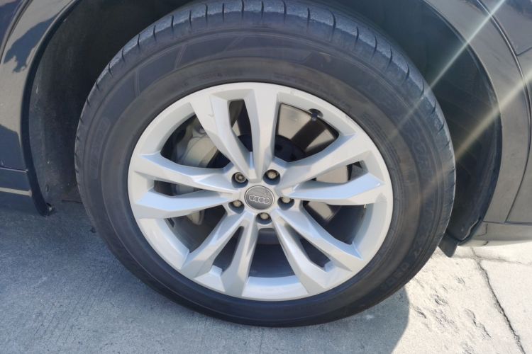 奥迪Q7 2018款 45 TFSI 技术型车身外观10