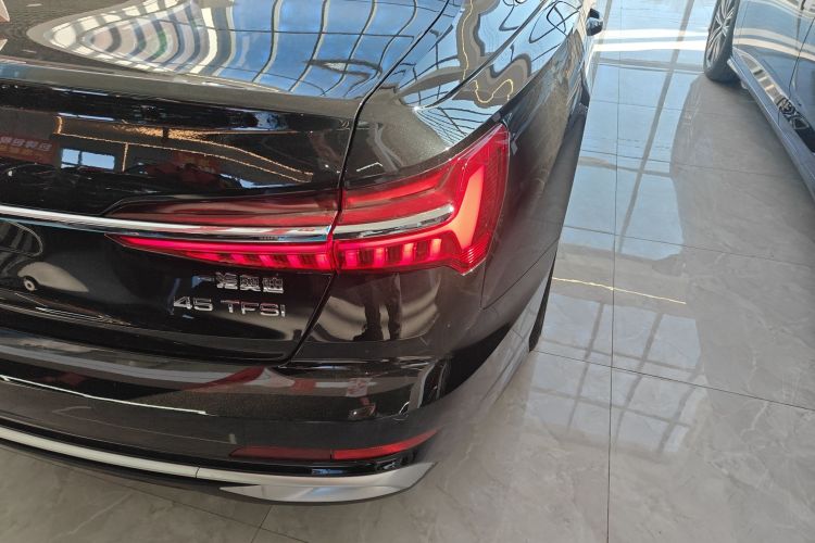 奥迪A6L 2025款 45 TFSI 臻选动感型车身外观9