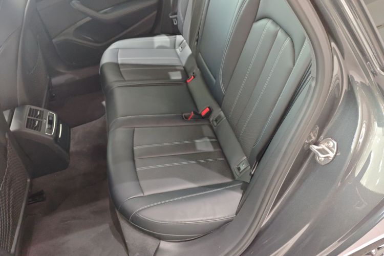 奥迪A4L 2024款 40 TFSI 豪华动感型中控内饰21